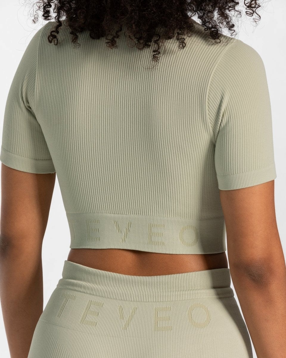 TEVEO Rebrovaný Crop Top Salbei | 481962-FLZ