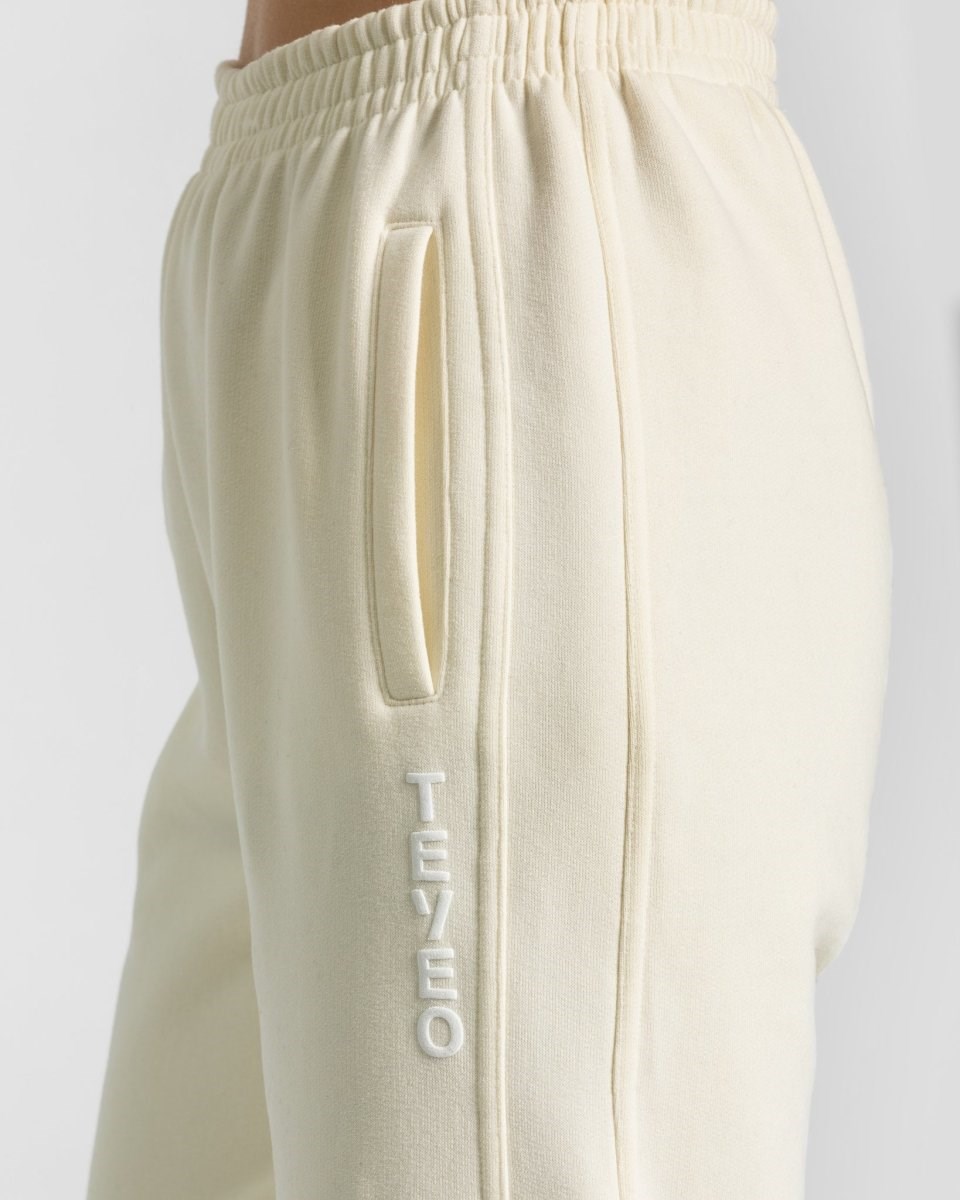 TEVEO Sassy Slit Jogger Ivory | 486320-KSO